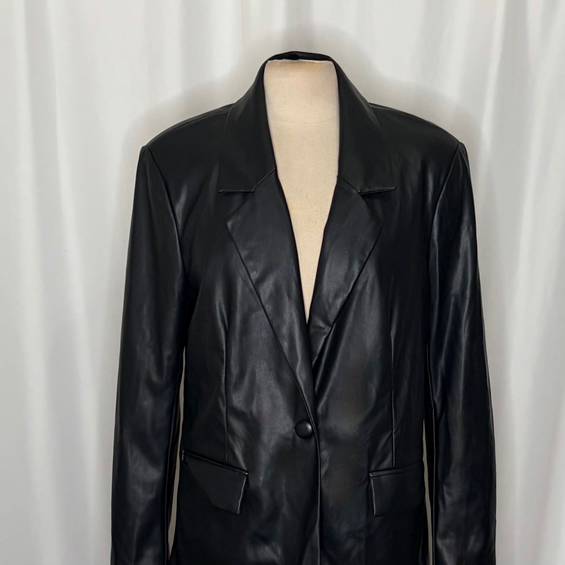 WeWoreWhat Downtown Vegan Faux Leather Blazer – Black – Small