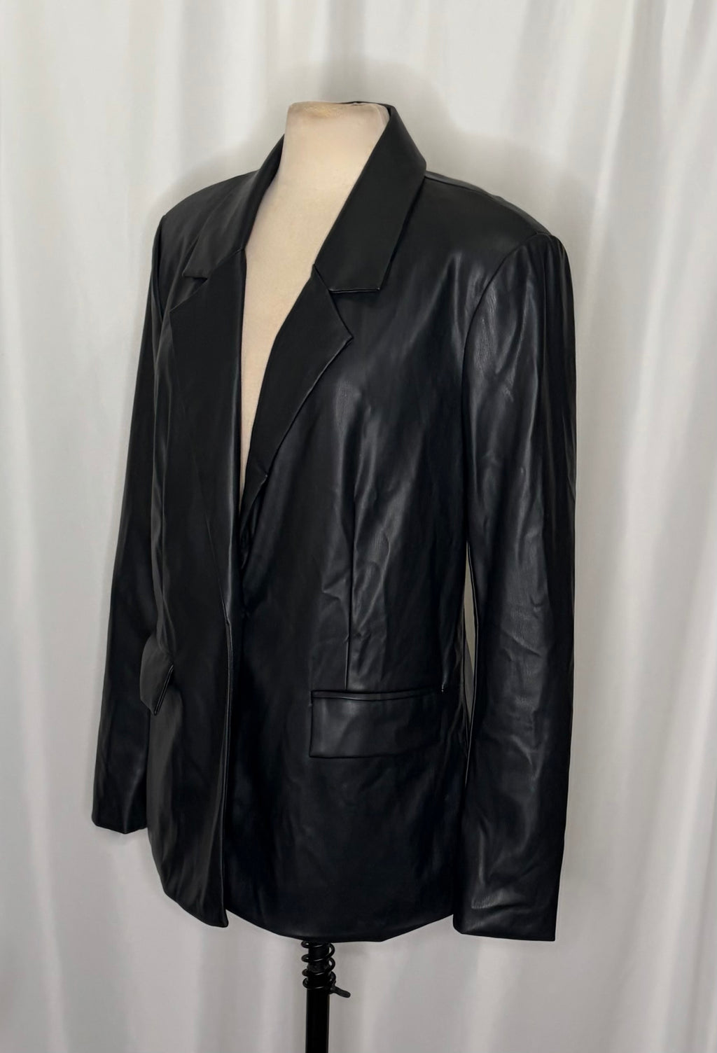 WeWoreWhat Downtown Vegan Faux Leather Blazer – Black – Small