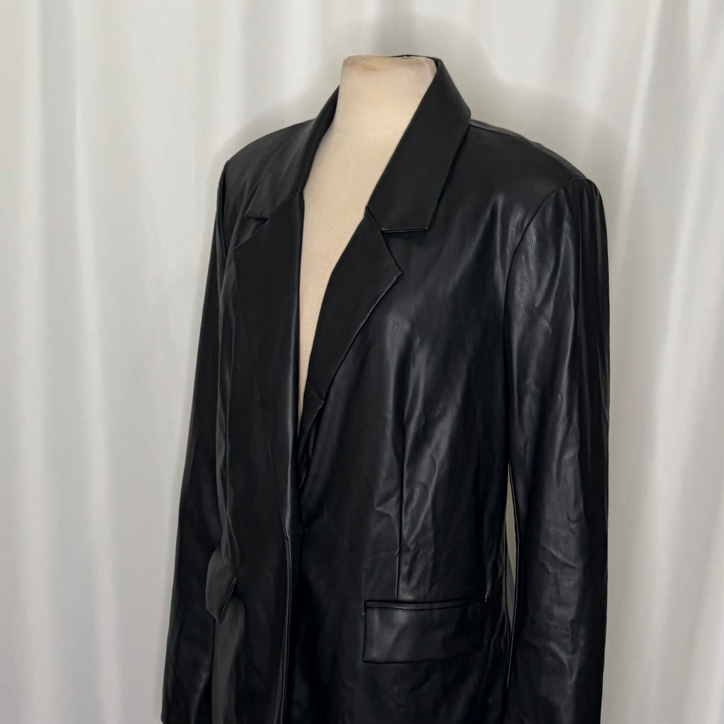 WeWoreWhat Downtown Vegan Faux Leather Blazer – Black – Small