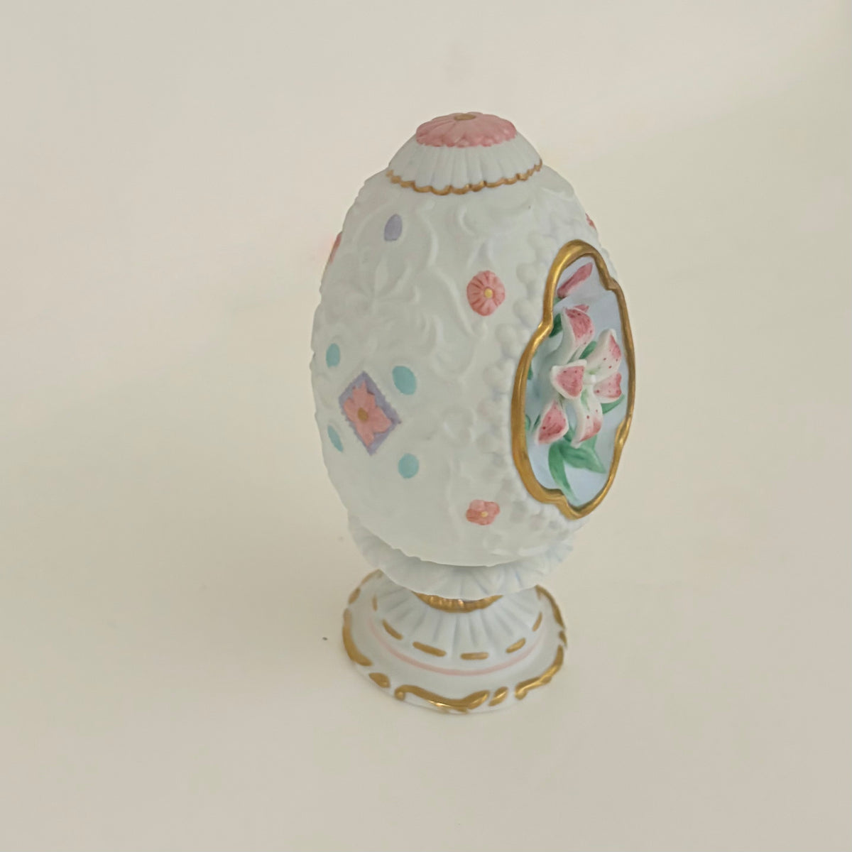 Vintage 1990 LENOX Lily Blossom Egg Porcelain Floral Pedestal Easter Decor