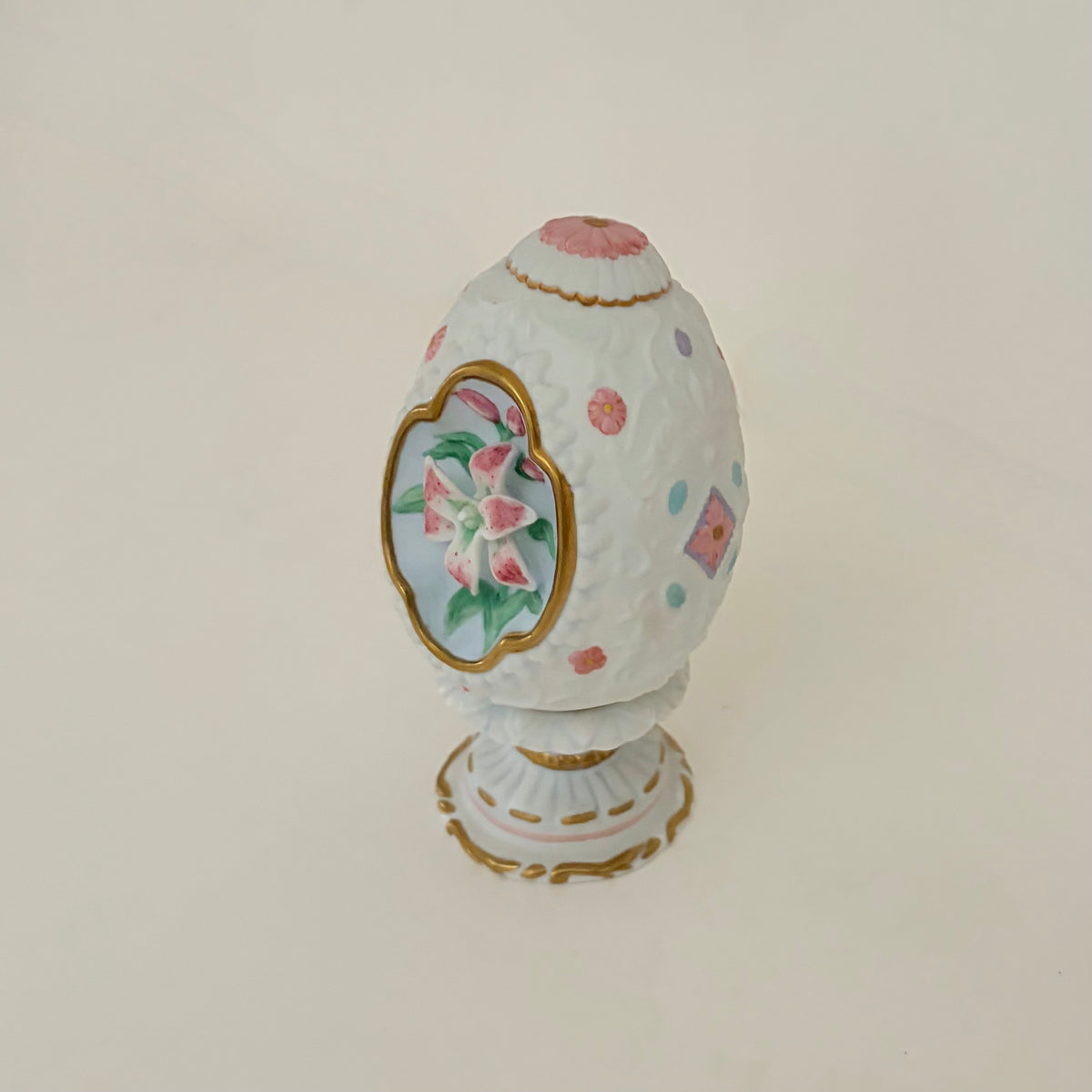 Vintage 1990 LENOX Lily Blossom Egg Porcelain Floral Pedestal Easter Decor