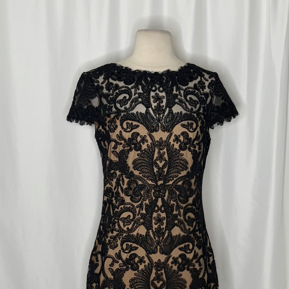 TADASHI SHOJI Illusion Yoke Lace Sheath Dress Black Nude Cap Sleeves Size 8