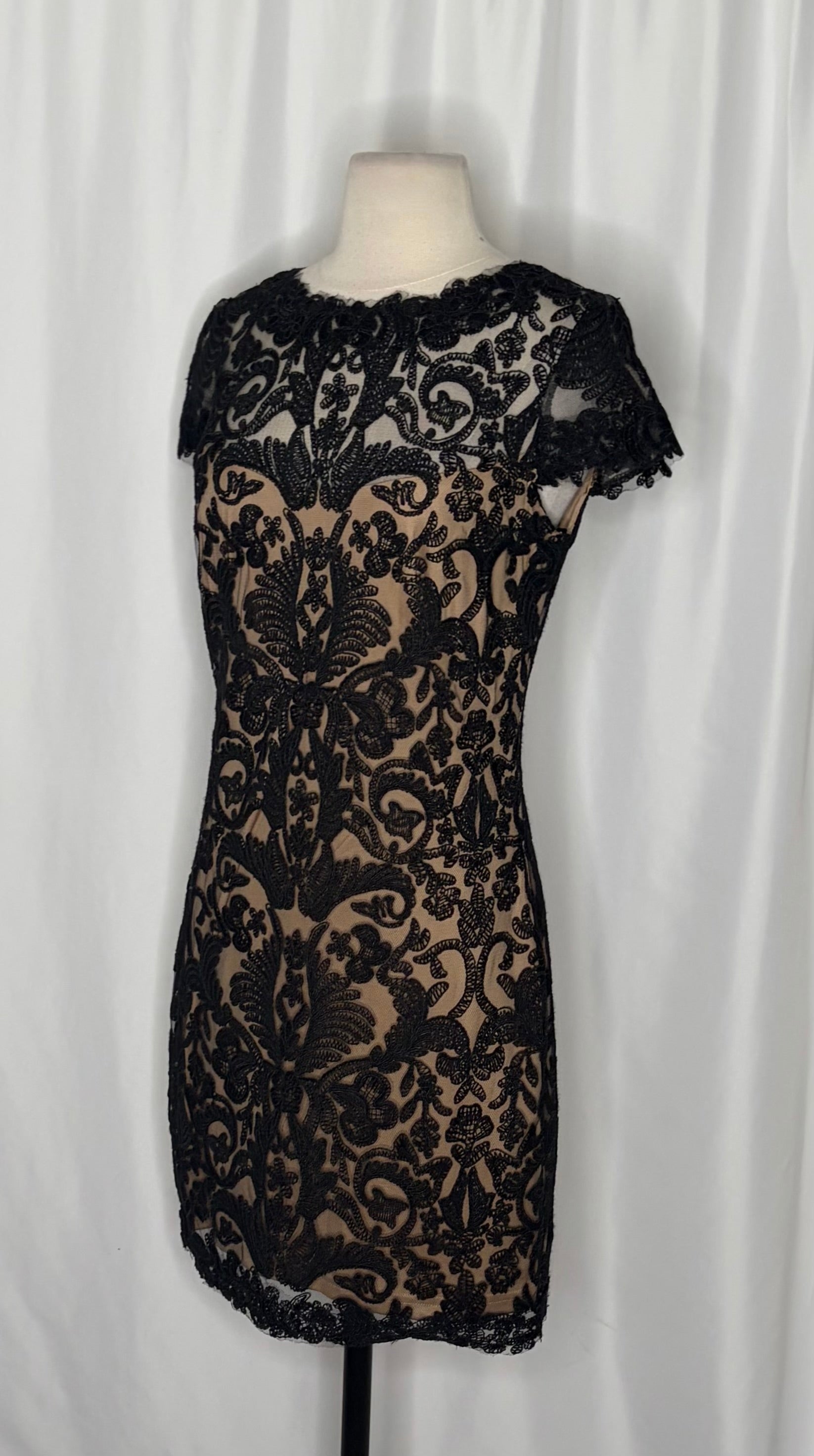 TADASHI SHOJI Illusion Yoke Lace Sheath Dress Black Nude Cap Sleeves Size 8