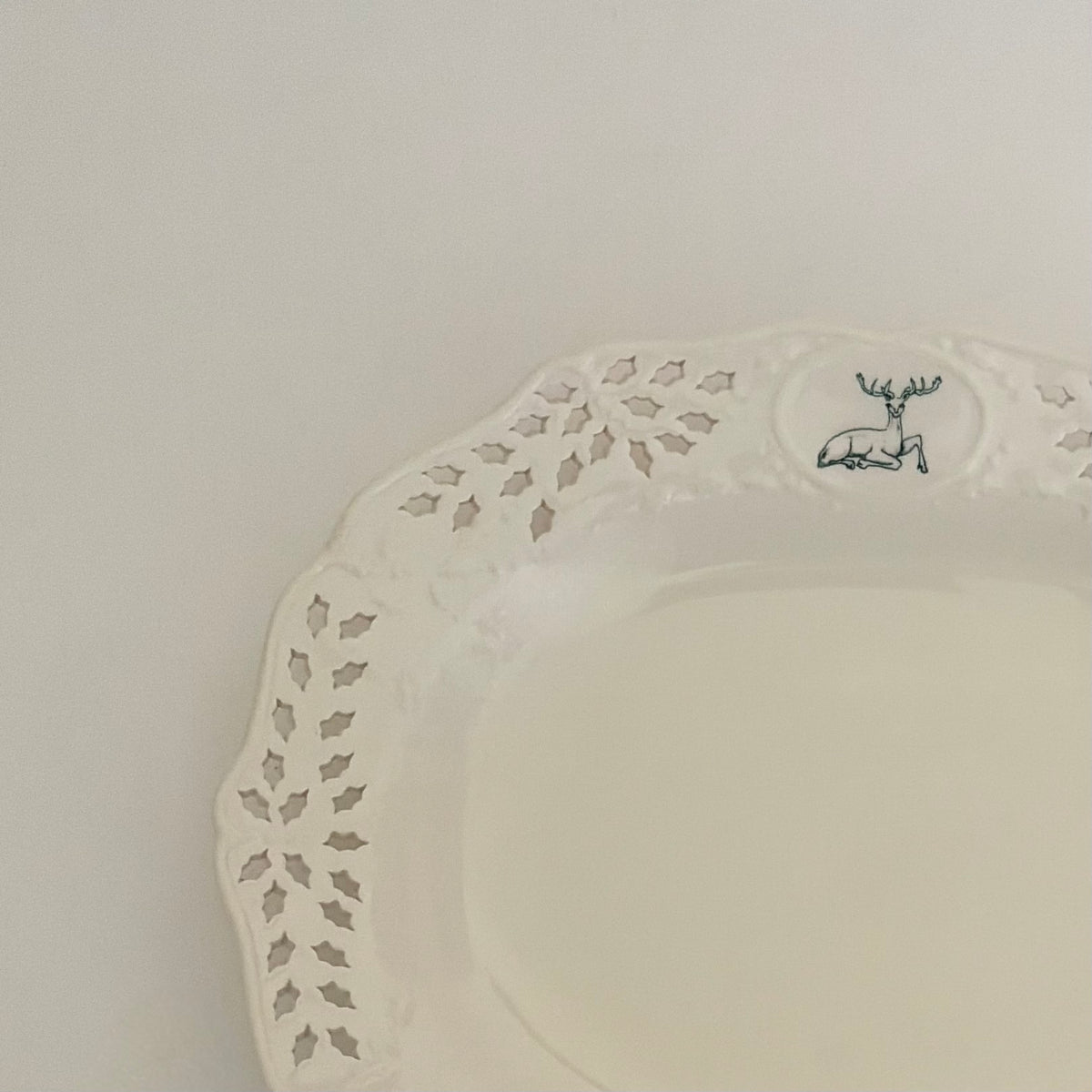 VAILLANCOURT Classical Christmas 11" Pierced Reindeer Platter Plate England Deer