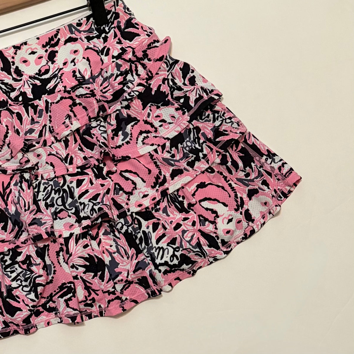 LILLY PULITZER Amira Luxletic Skort Hangin With My Boo Hibiscus Pink Small