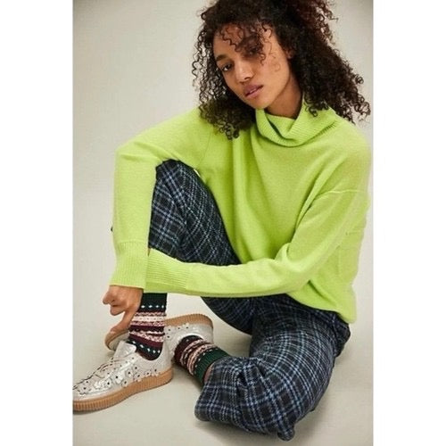 NWT!! FREE PEOPLE Treasure Turtleneck Cashmere Sweater Lime‎ Punch Knit Large