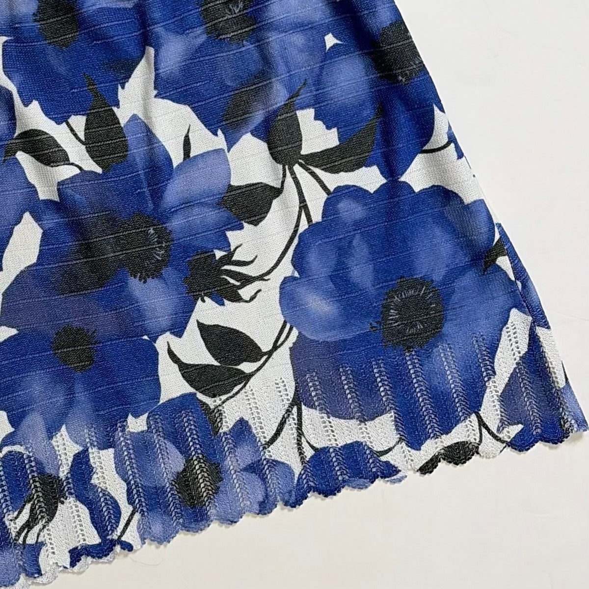 Vintage ST. JOHN Collection Marie Gray Floral Pointelle Knit Skirt Knitwear 12