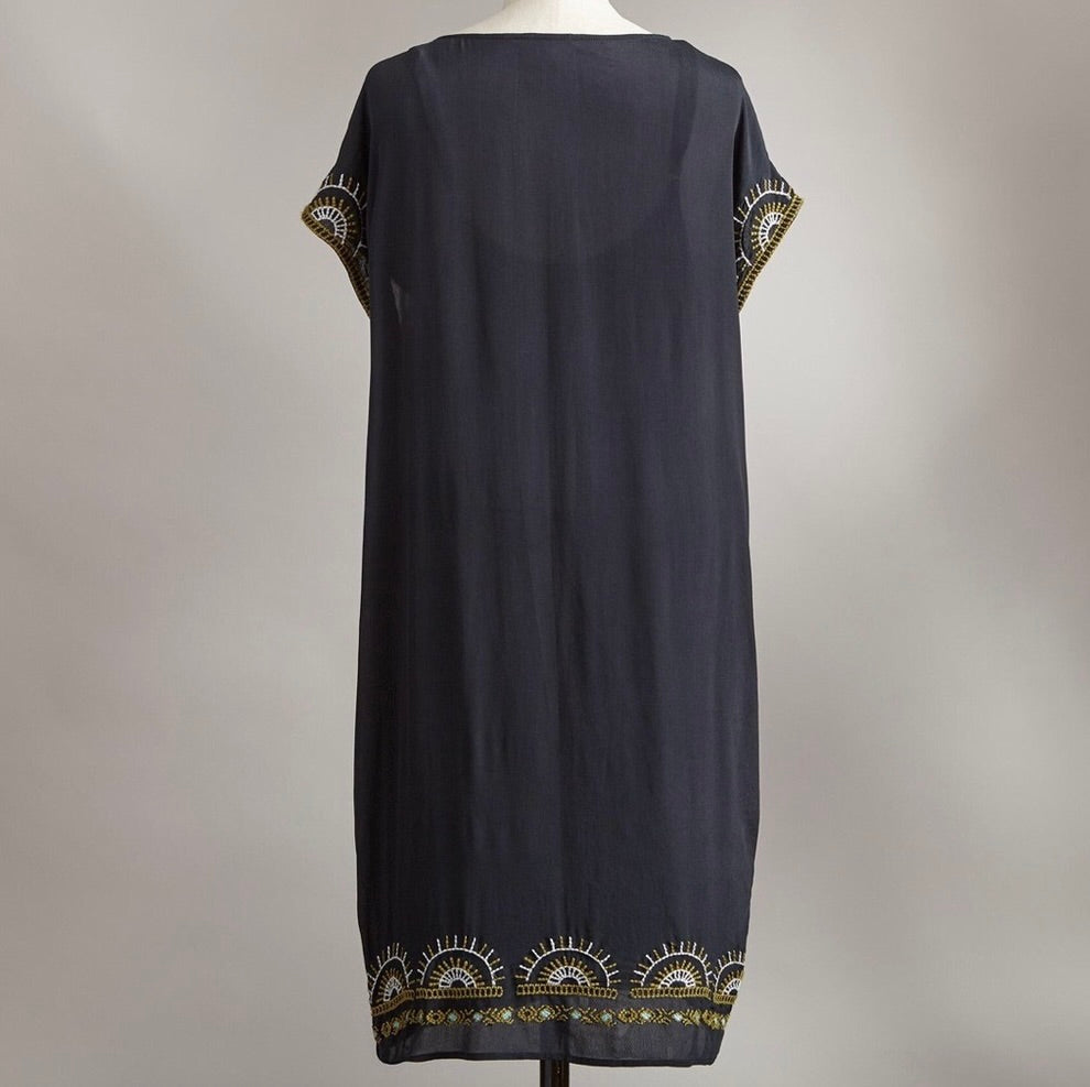 SUNDANCE Dulce Dress Worldly Garden Embroidered Floral Black Shift Boho Large